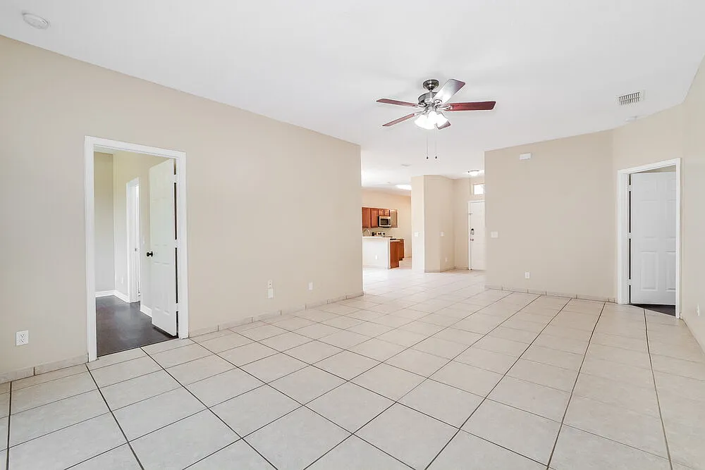 4 bed, 2.0 bath, 1744 sqft, $2,330 — Photo 4