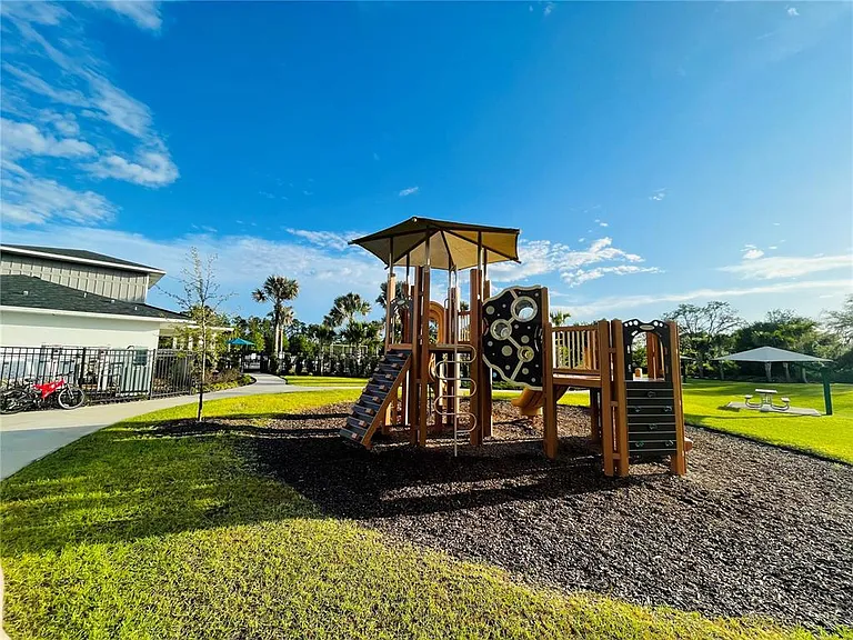2818 Sanctuary Dr — Photo 13