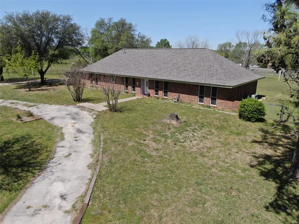 517 E Locust St, Nocona, TX 76255