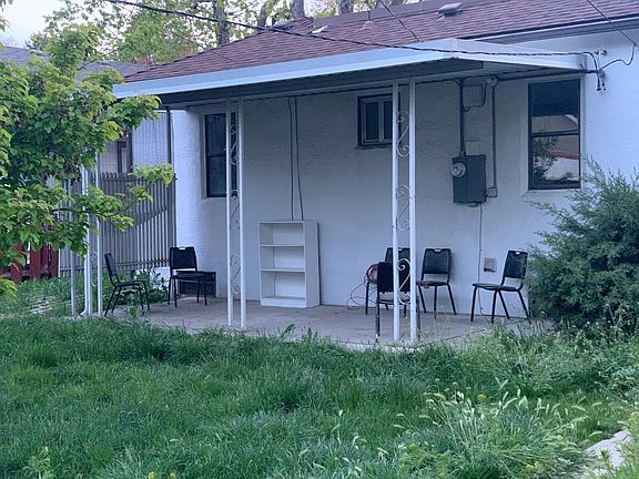 Covered patio in back yard