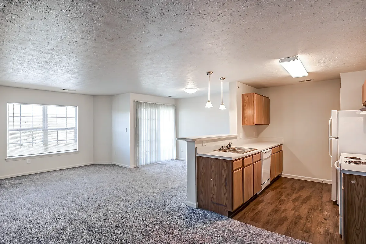 Photo 2 of 28 - Valley View Apartments - Moline, IL Building Photo - Valley View Apartments