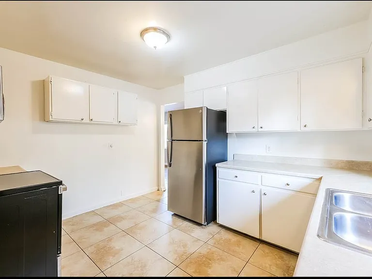 2048 Ironton St — Photo 4