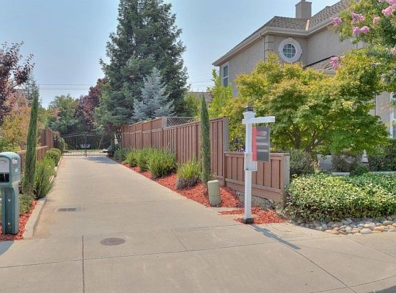 3rd image of 1601 Van Dusen Ln