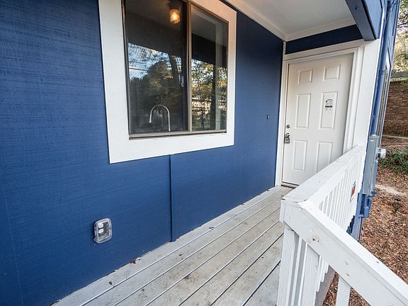 4th image of 1900 Holmes St #C