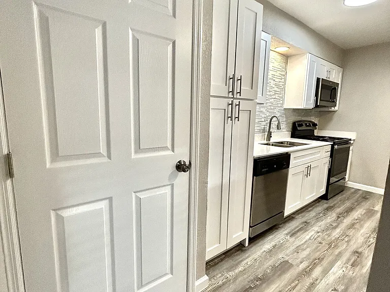 Athena Garden Apartments — Photo 60