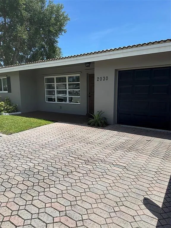 2 bed, 6.0 bath, 1766 sqft, $5,200 — Photo 2