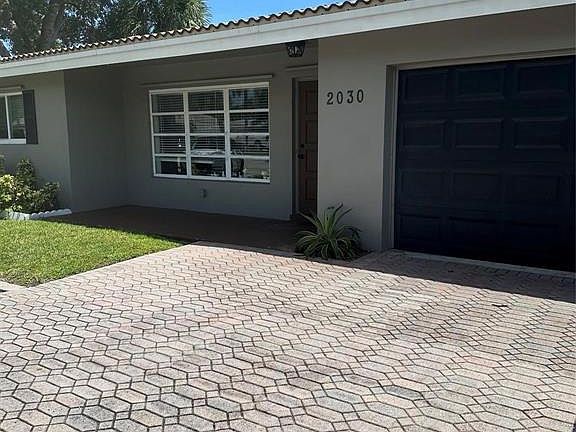 2nd image of 2030 NE 28th St