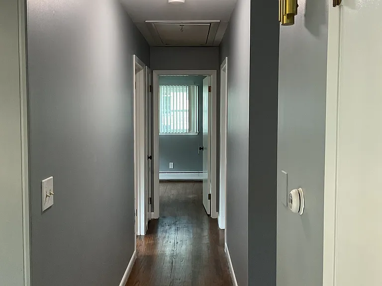 442 Surrey Ln — Photo 11