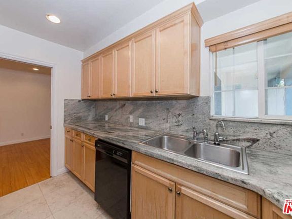 3rd image of 7560 Hollywood Blvd APT 401