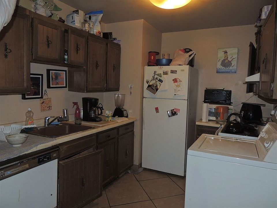 2nd image of 815 Lake St