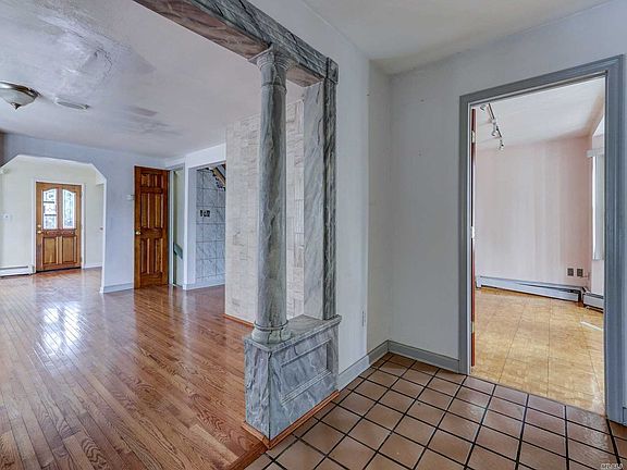 4th image of 75 Meadow Ln
