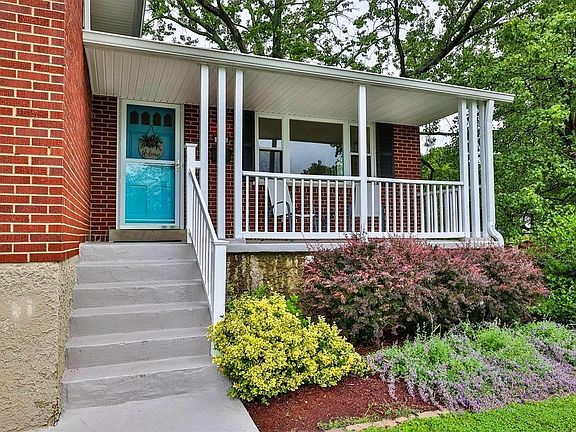 3rd image of 4626 Leadwell Ln