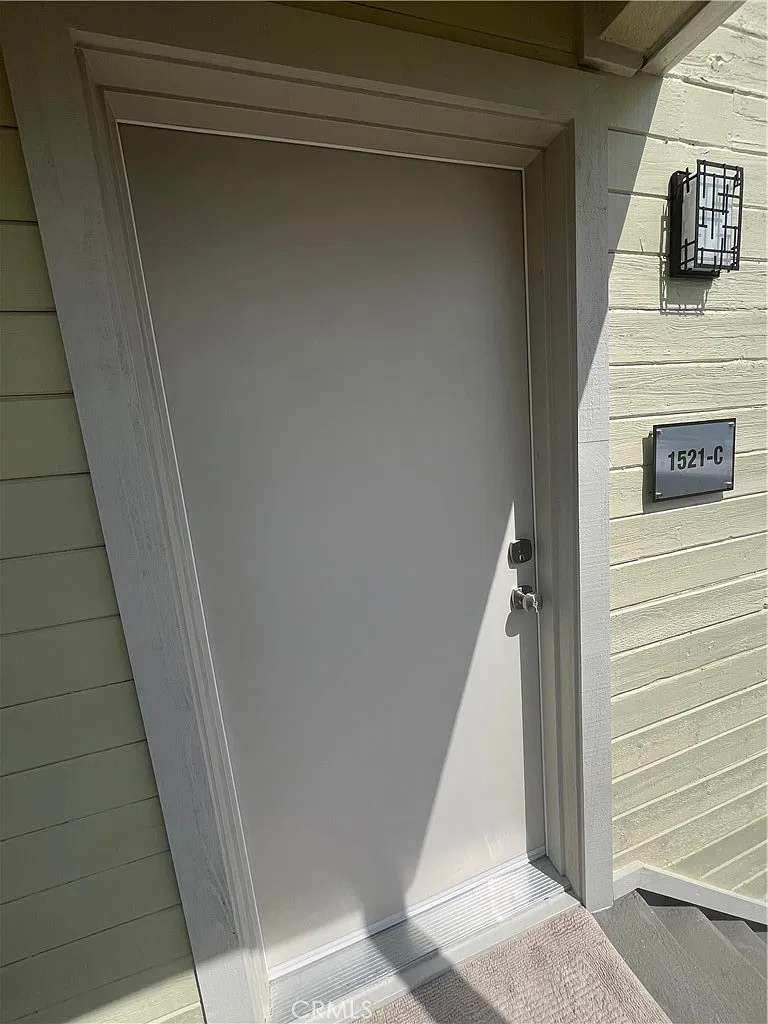 3 bed, 1200 sqft, $3,840 — Photo 3
