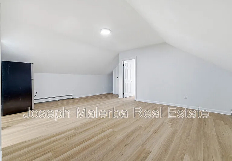 848 Bank St — Photo 5