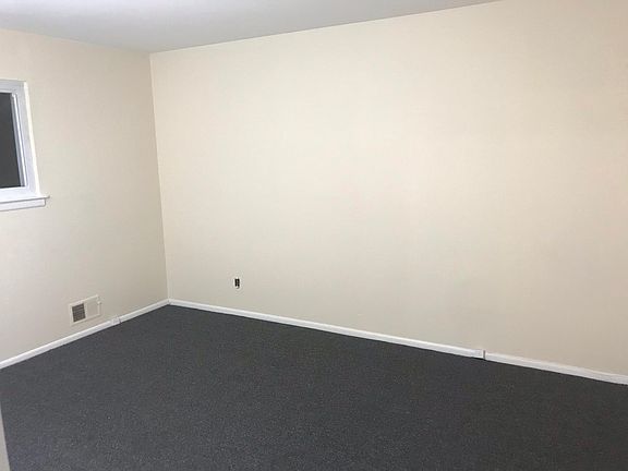 2nd image of 139 Suffolk Ave