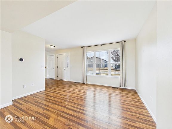 5th image of 830 Spring Meadow Ln