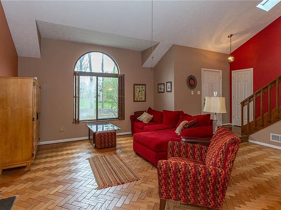 3rd image of 9222 Golden Woods Dr