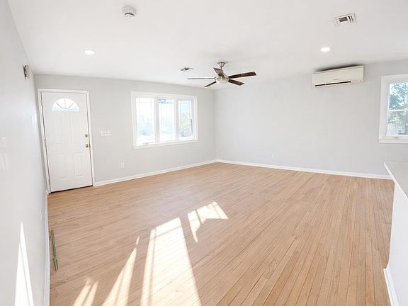 5th image of 30 Falmouth Rd