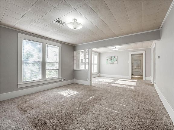 5th image of 717 E Logan Ave