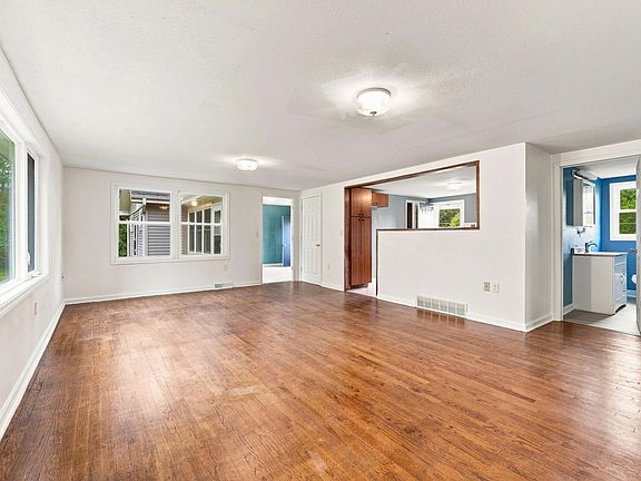 5th image of 1336 Florence Ave
