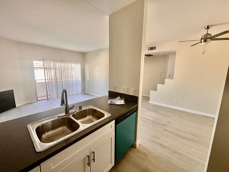 Pinewood Apartments — Photo 7