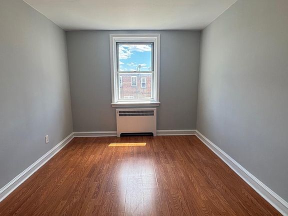 4th image of 505 Main St