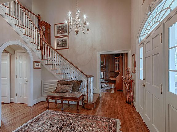 3rd image of 1203 River Oaks Dr