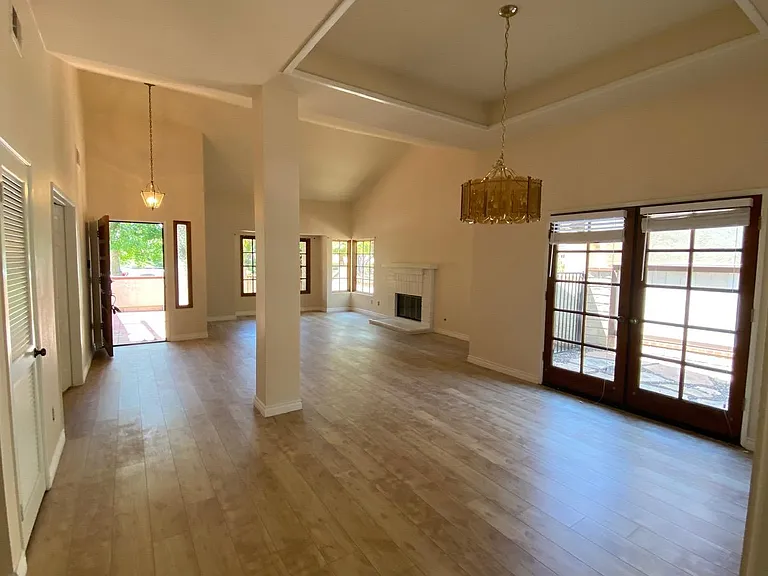 12594 Heatherfield Ln — Photo 2