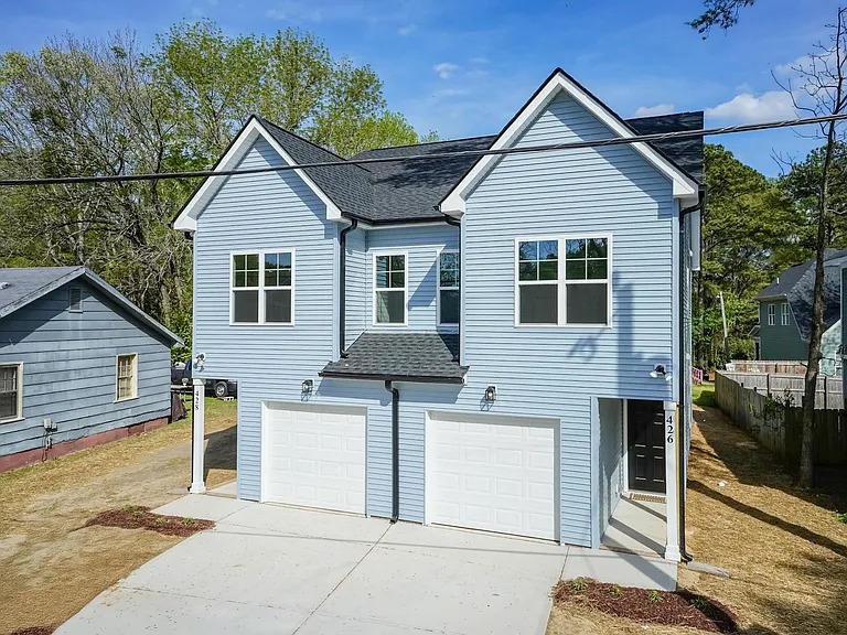 426 N Allen Rd — Photo 1