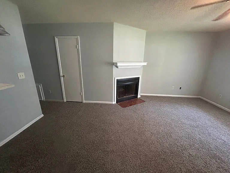 107 Country Town Dr — Photo 2