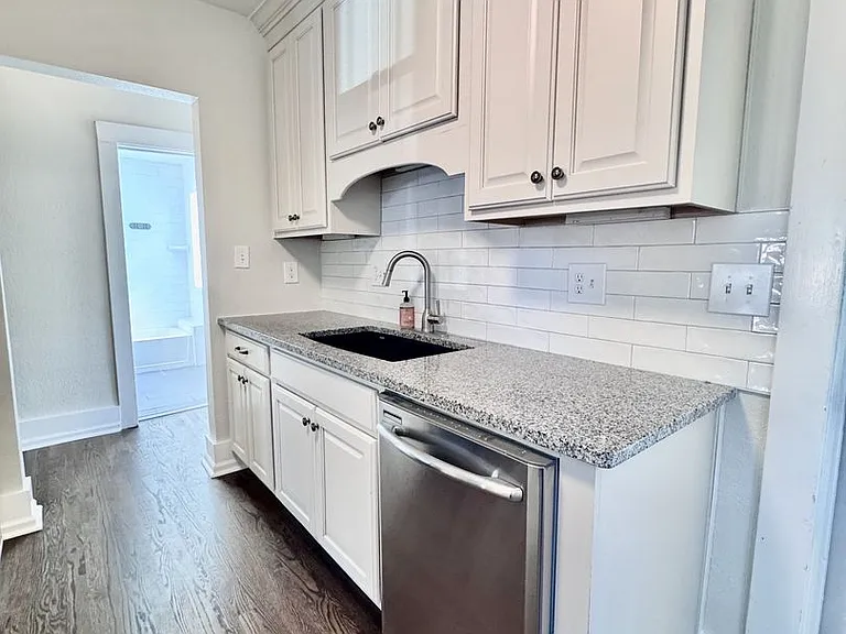 848-852 S Logan St. — Photo 56