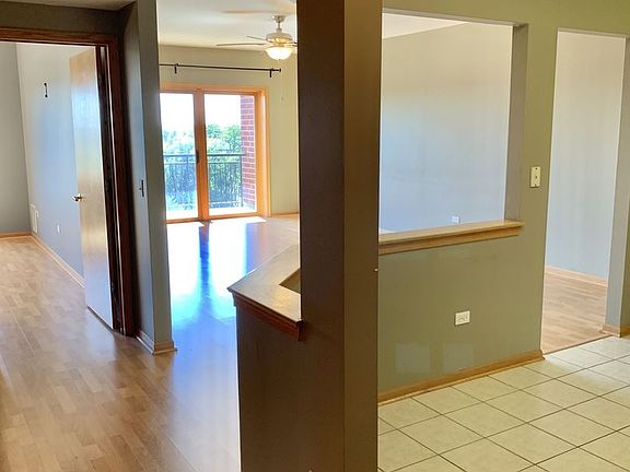 4th image of 5555 N Cumberland Ave Unit 908