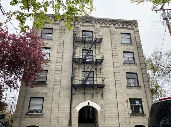 Baker Apartments, 1026 NW 20th Ave #B, Portland, OR 97209