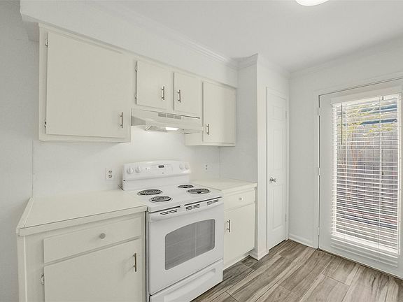 5th image of 1917 Augusta Dr APT A8