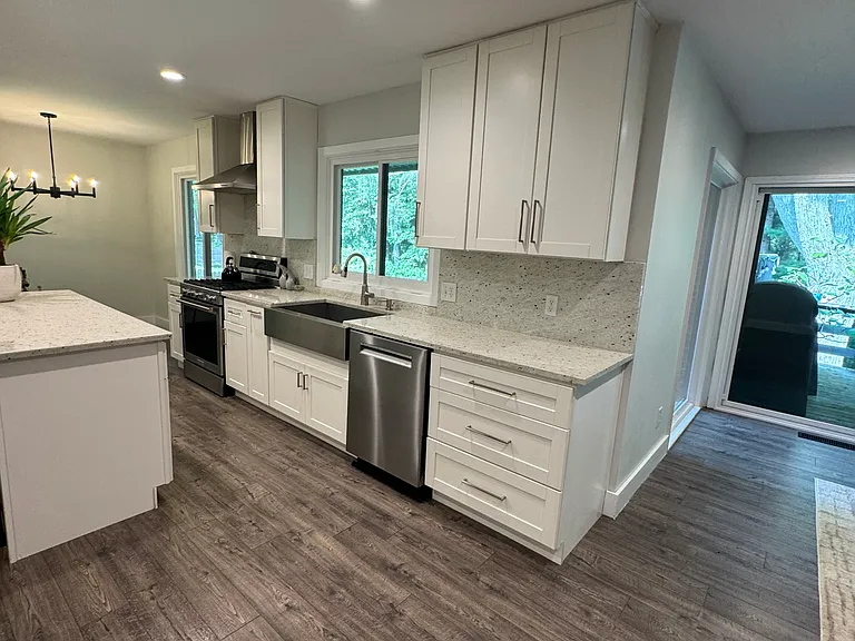 5730 Pineview Dr — Photo 6