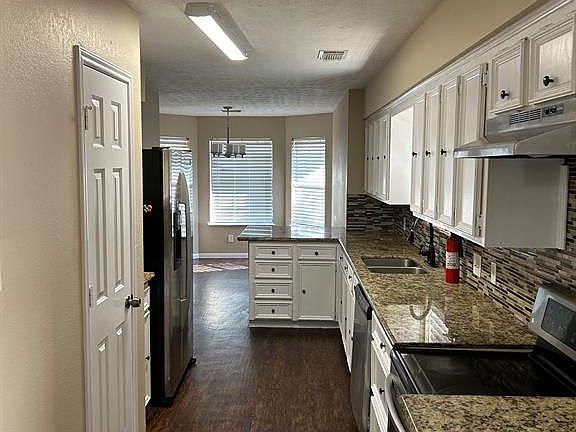 3rd image of 3115 Edgewood Dr