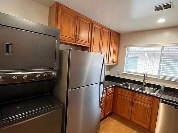 5th image of 294 Waverley St APT 4