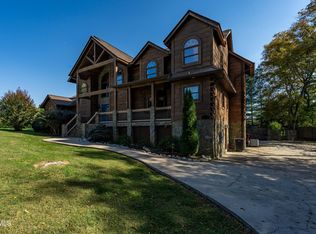 607 Harbor Point Dr, Johnson City, TN 37615