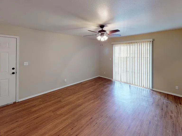Metroplex Apartments — Photo 39