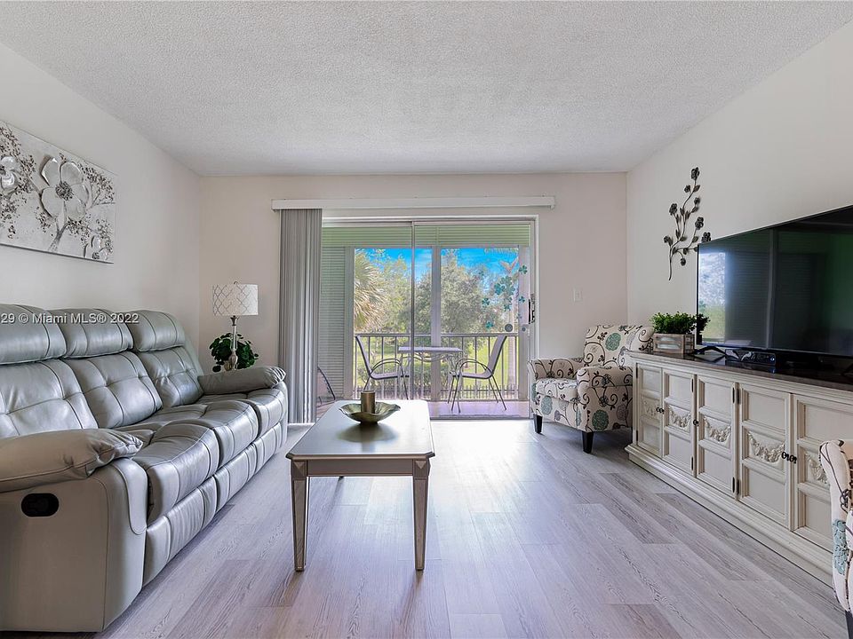 1st image of 950 Hillcrest Dr APT 215