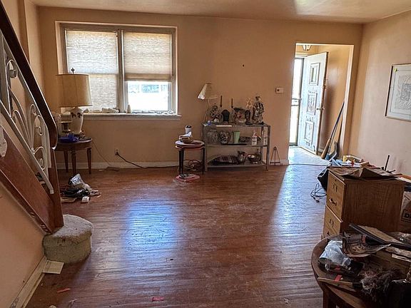 2nd image of 36 W Cheltenham Ave