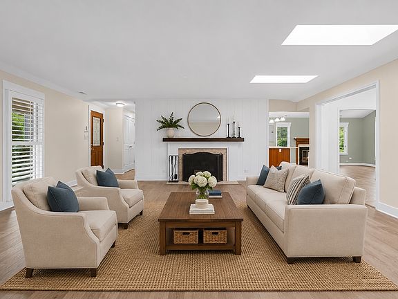 5th image of 320 Thackeray Ln