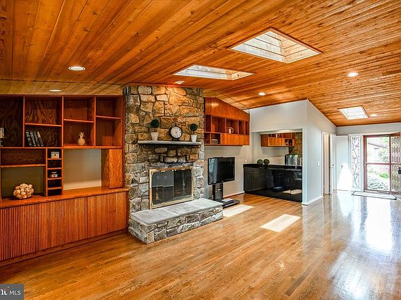 4th image of 8021 Grand Teton Dr