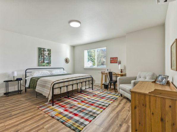 1437 E Santiam St #1433