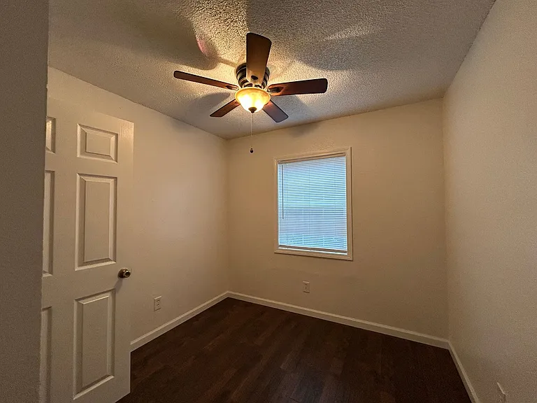 1544 Montgomery St — Photo 6
