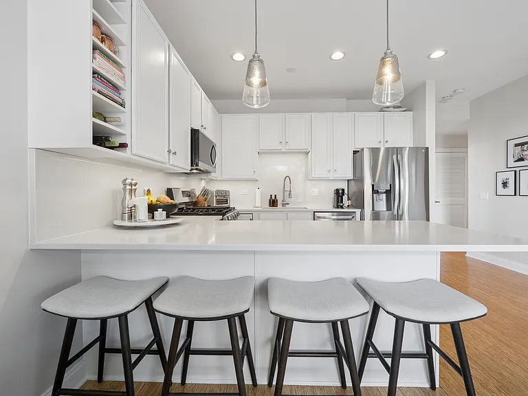 2310 W Saint Paul Ave #501 — Photo 11