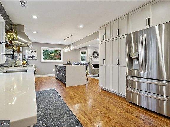 3rd image of 2111 Lirio Ct