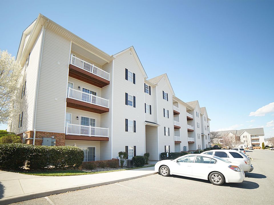1st image of 800 Wyndhurst Dr APT 18
