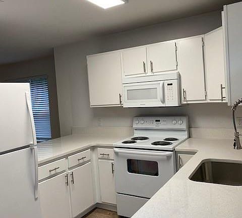 3rd image of 1605 NW 4th Ave APT 101