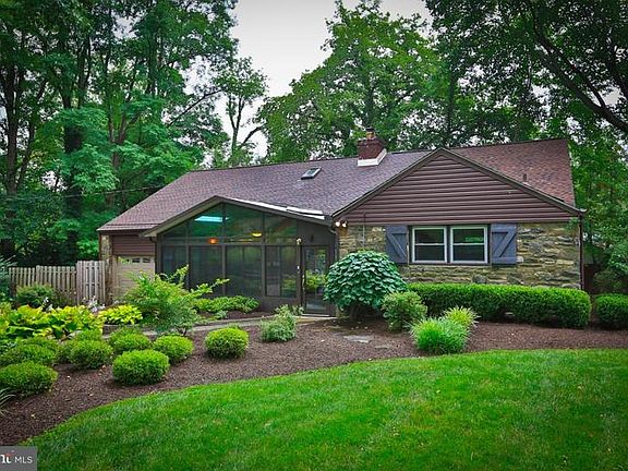 2nd image of 617 Webb Rd